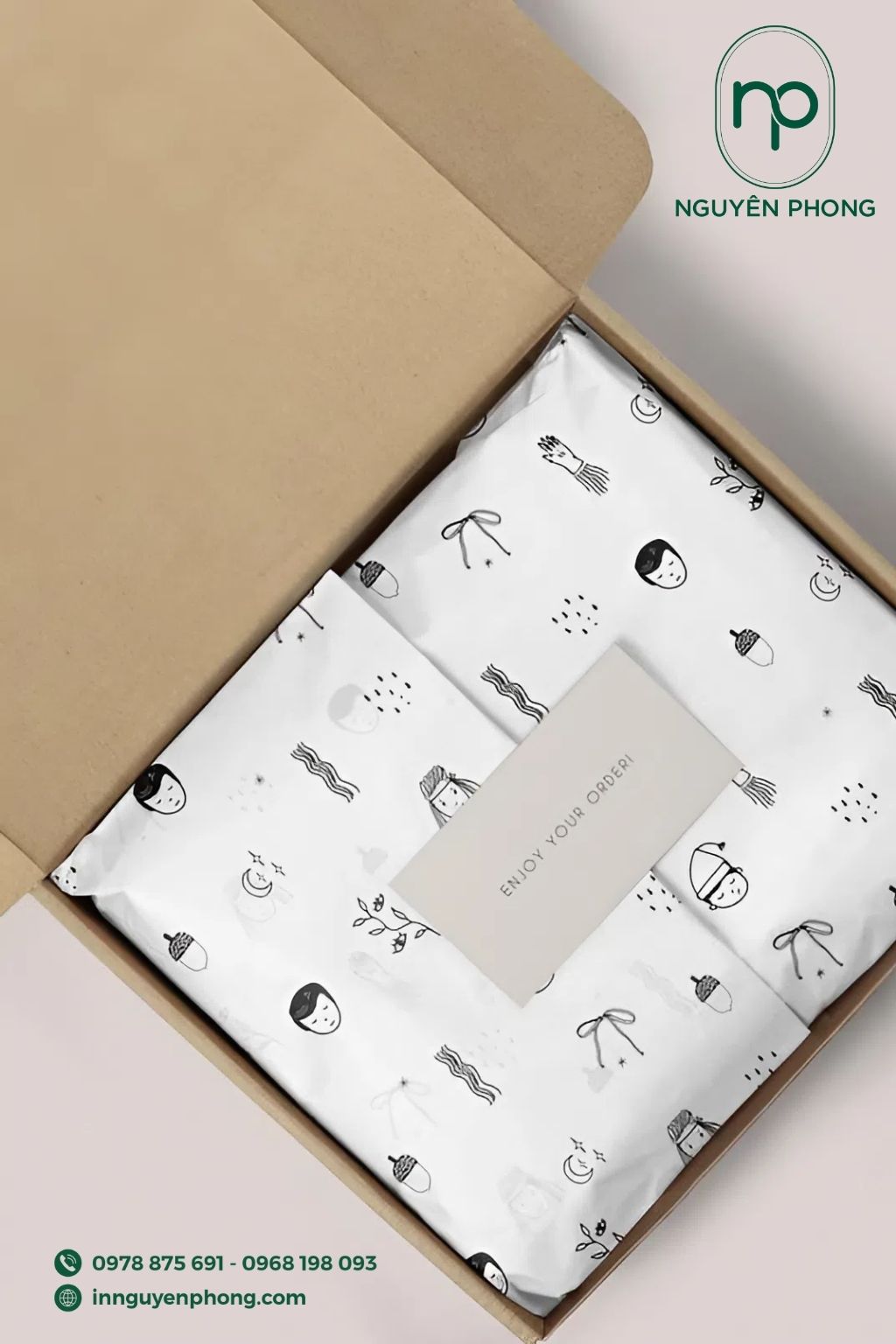 Hộp đựng quần áo carton sóng đơn giản